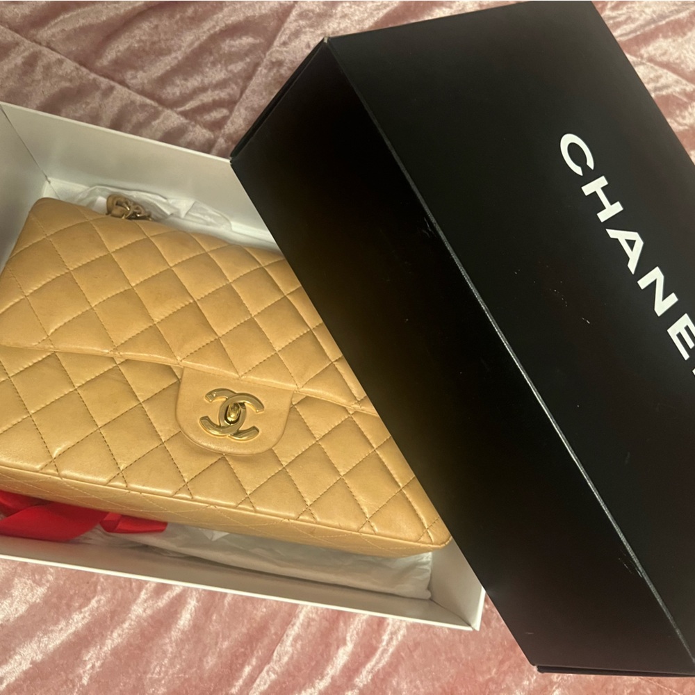 Chanel authentic lambskin purse
